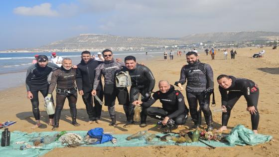 شباب أكادير يحولون حصص الغوص إلى ملحمة بيئية في أعماق الأطلسي